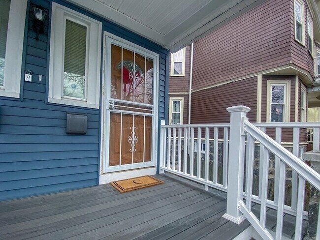 Building Photo - 12 Bentham Rd