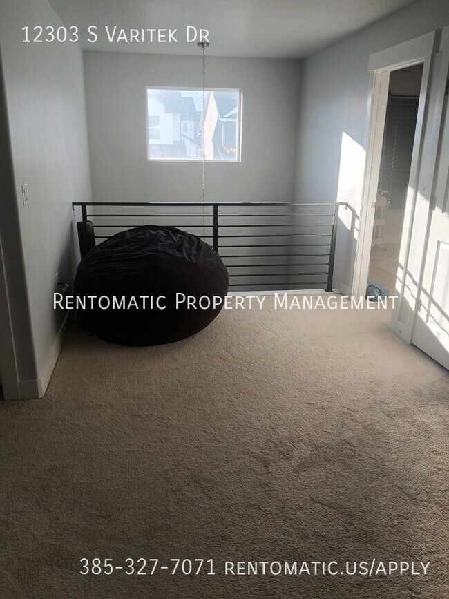 Building Photo - 12303 S Varitek Dr