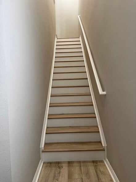 Primary stairway from entrance - 9410 Georgian Park Ln