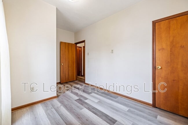 Building Photo - 100 Carpenter St