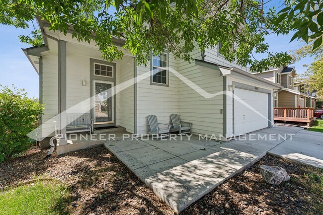 Building Photo - Spacious Home with Fenced Yard and Central AC