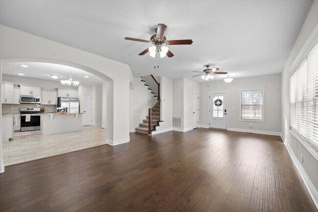 Building Photo - 3 Bed 2/2 Bath home nestled on an Acre of ...