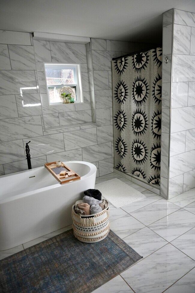 Master bathroom with standing tub and shower - 1532 Belva Ave