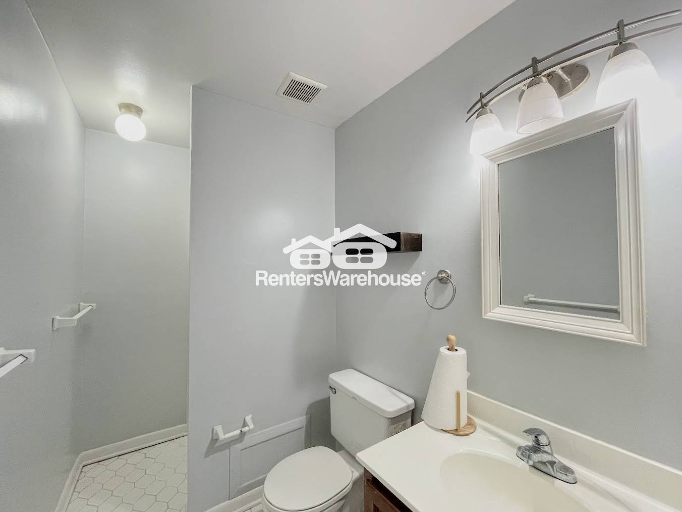 Building Photo - 5031 Clairmont Ct