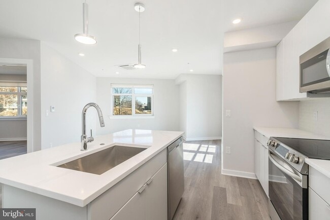 Building Photo - 3449 Scotts Ln