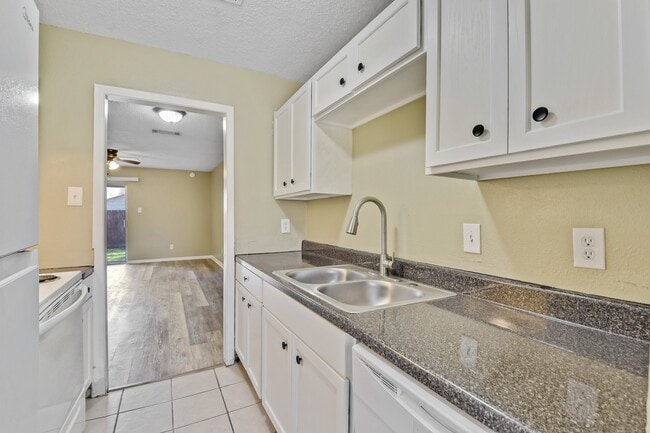 Primary Photo - Cole Apartments