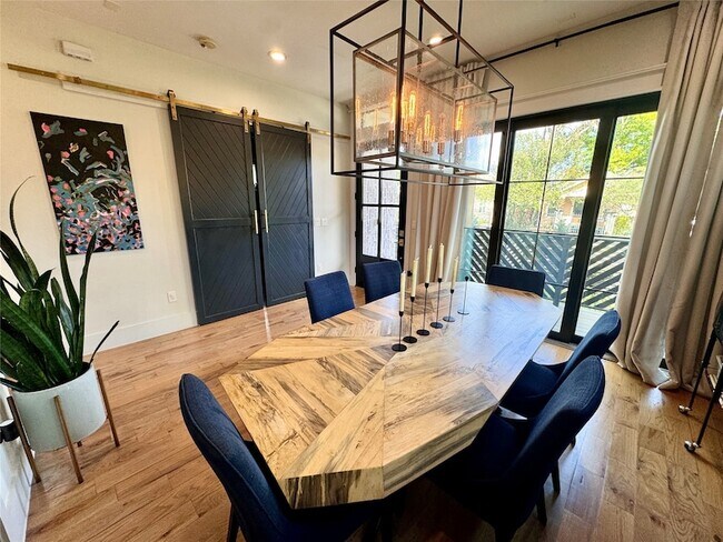 Building Photo - 805 Cordell St