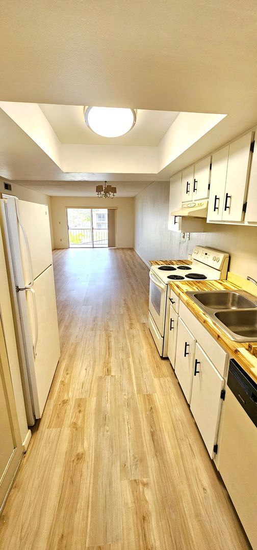 Building Photo - Best 55+ Complex in Merritt Island 3/2 open floor plan.