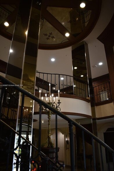 Building Photo - 6039 Collins Ave