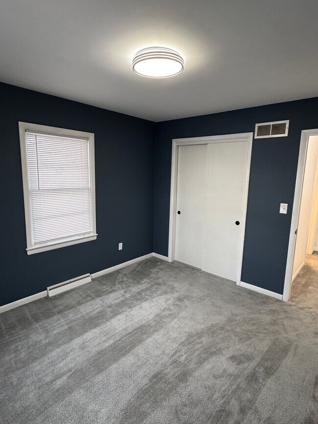 Building Photo - 1450 Marlborough Dr