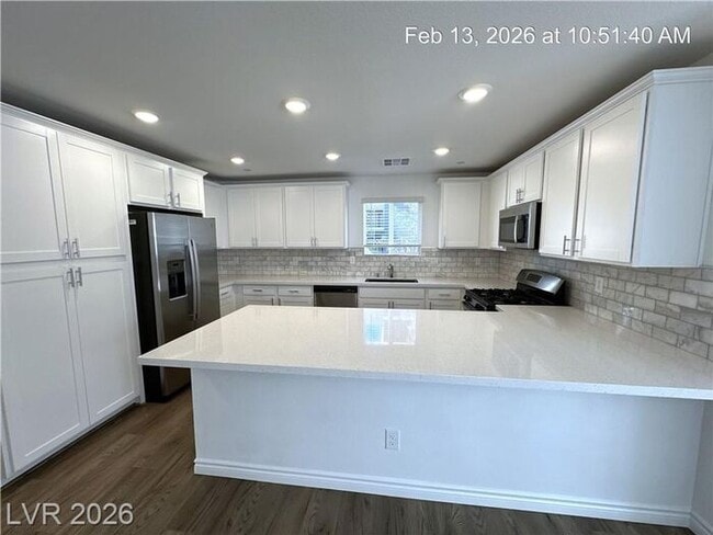 Building Photo - Stylish Gated Northwest Townhome with Open Living & Modern Finishes!