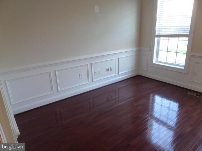 Building Photo - 15998 Greymill Manor Dr