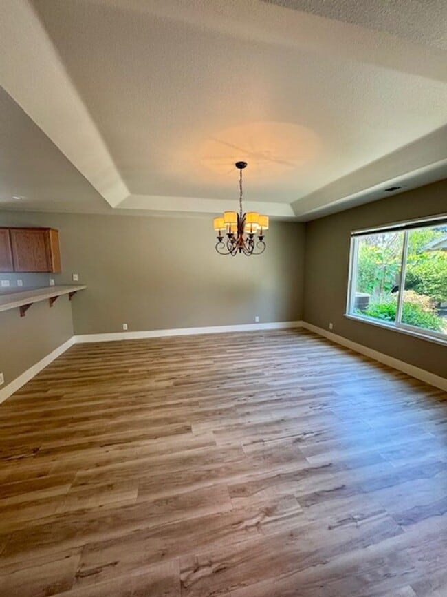 Building Photo - Beautiful 5 bedroom home ready for move in!