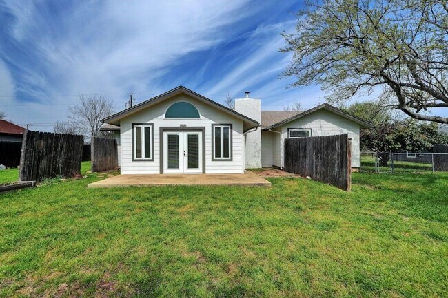 Building Photo - 602 Apache Trail