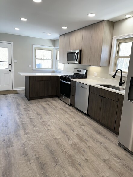 Building Photo - 2049 Hagen Ln