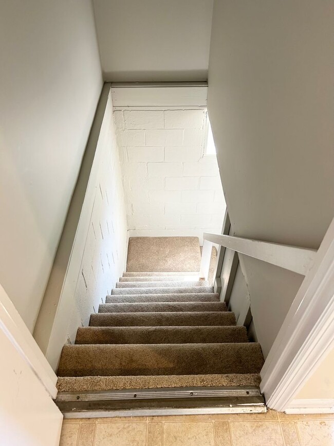 Building Photo - Mt Tabor ranch home with basement      250502