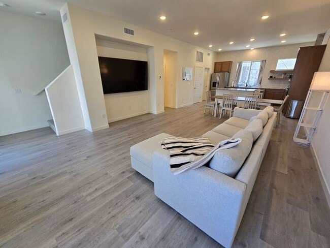 Building Photo - New Modern Fully Furnished Three-Story Townhome Near the Truckee River