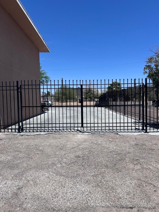 Building Photo - 1409 Sombrero Dr