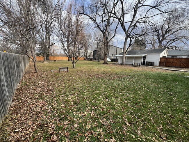 Building Photo - 334 W Willox Ln