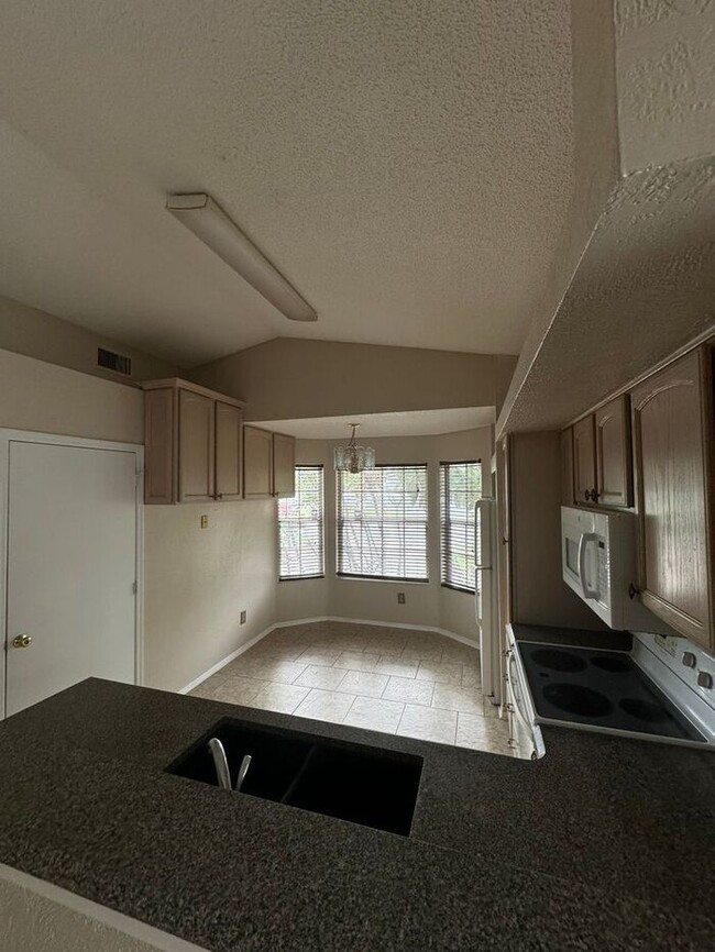 Building Photo - 3/2 Lovely Home East Orlando for rent! Isl...