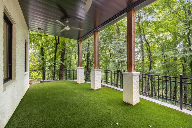 Building Photo - 306 Pinecrest Rd NE