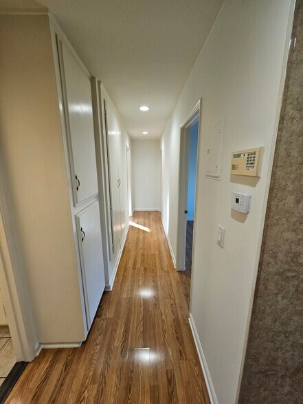 Building Photo - 7632 Amazon Dr