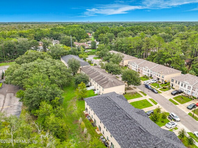Building Photo - 8224 Halls Hammock Ct