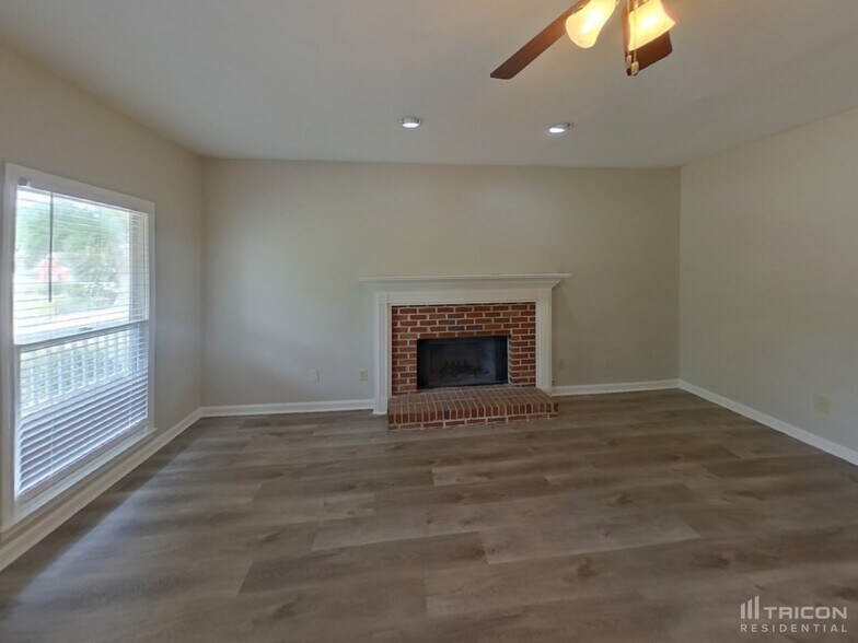 Building Photo - 194 Bomar Ln