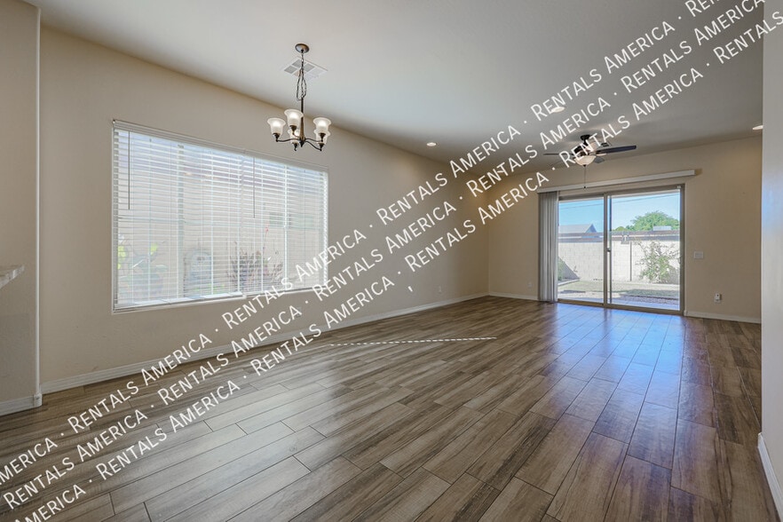 Building Photo - 2322 W Sierra Vista Dr