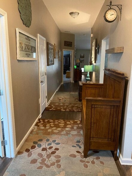 Hallway entry view - 9009 Quail Roost Dr