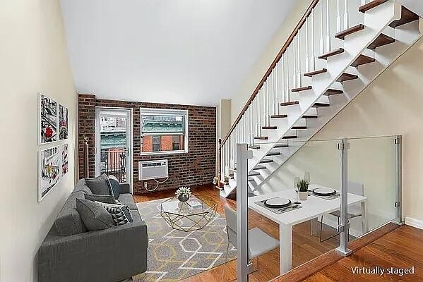 Building Photo - 211 Thompson St