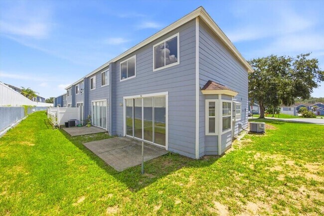 Building Photo - 102 Mango Dr