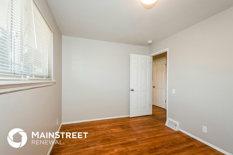 Building Photo - 10341 Trask Dr