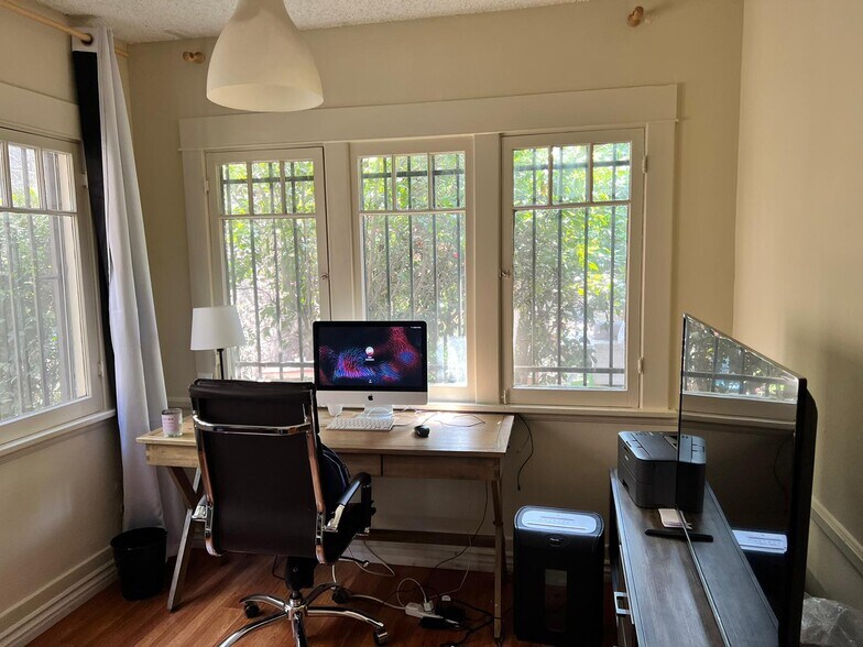 Building Photo - 1448 N Fuller Ave