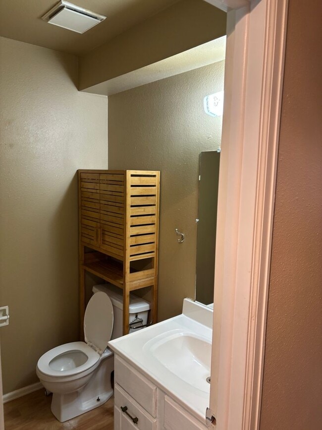 Building Photo - Move in ready unit for rent on Willow Bend!