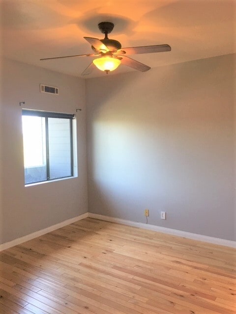 Building Photo - COMING SOON! Light & Bright 1 Bedroom/1 Ba...