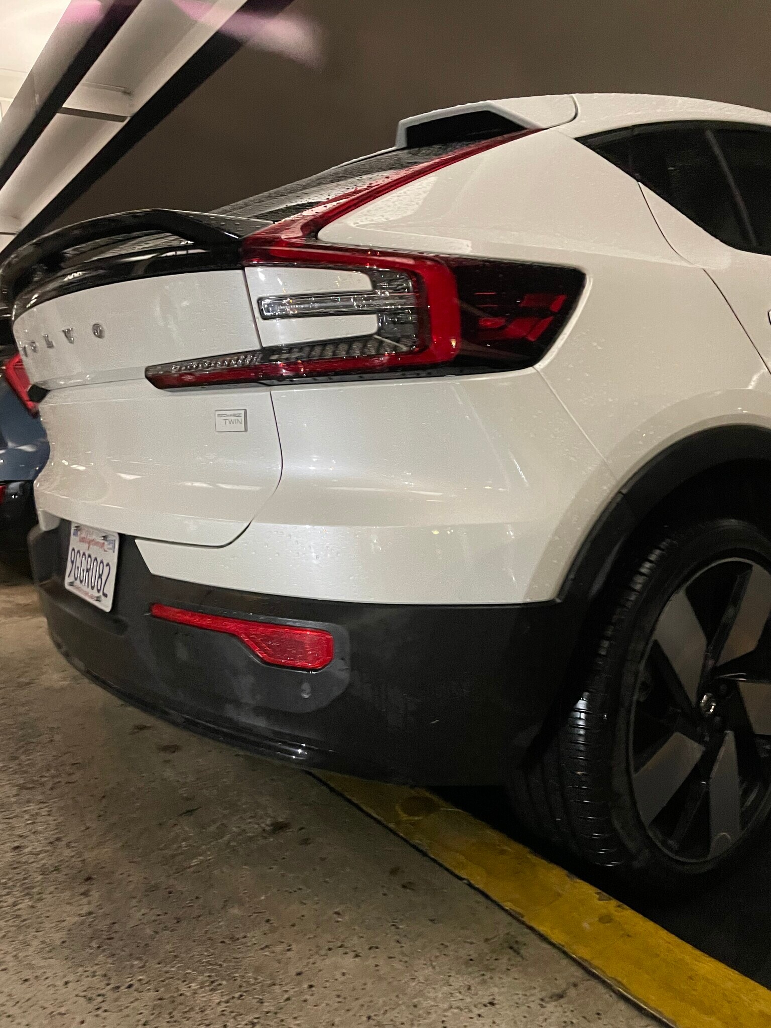 Building Photo - 20 E Sharon Rd