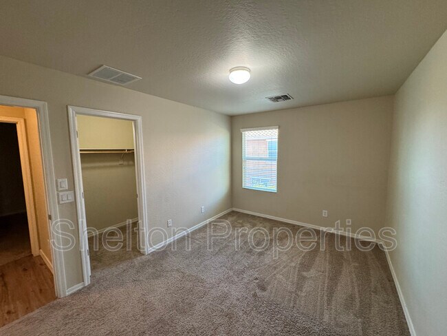 Building Photo - 20684 W White Rock Rd