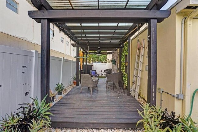 Building Photo - 2000 Jackson St