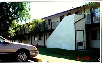 Building Photo - Cinnabar Square
