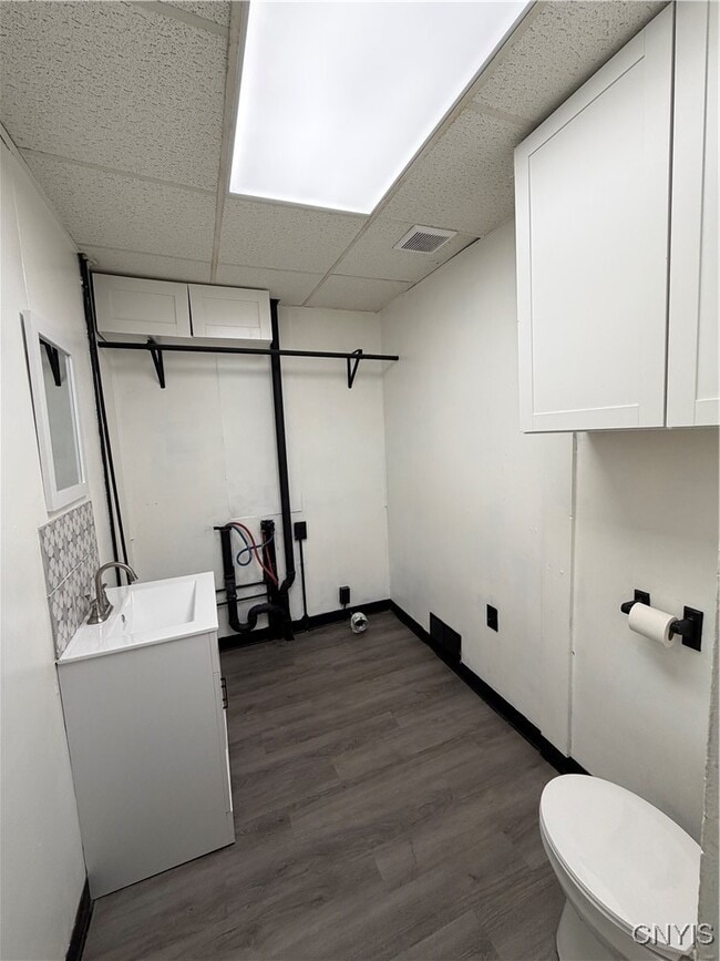 Building Photo - 432 W Mullin St