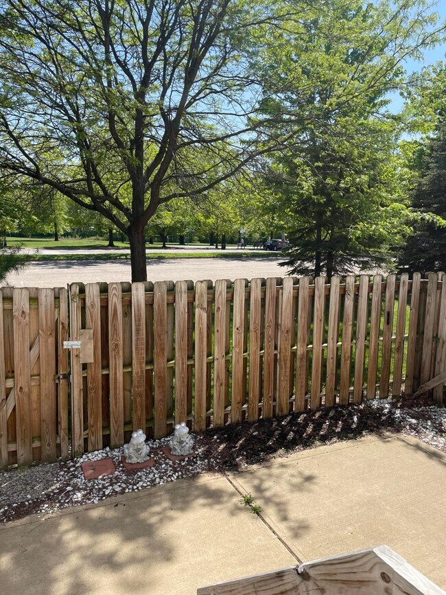 Building Photo - 1119 Green Knoll Dr