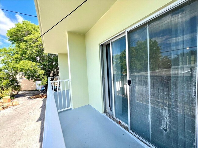 Building Photo - 12890 NE 8th Ave