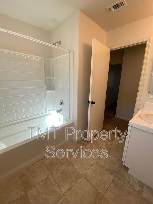 Building Photo - 5471 Westhampton Way