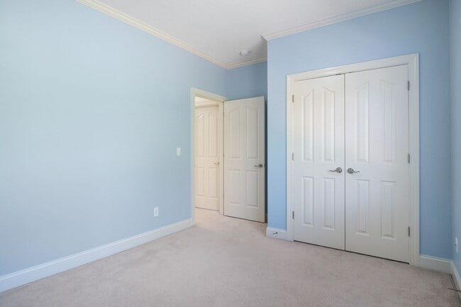 Building Photo - 3 bed/2 1/2 Bath. Pet Friendly, Pool,