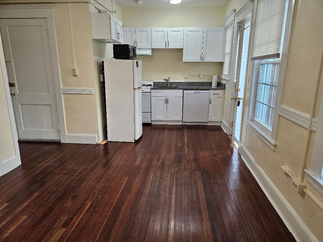 Building Photo - 161 Nicoll St