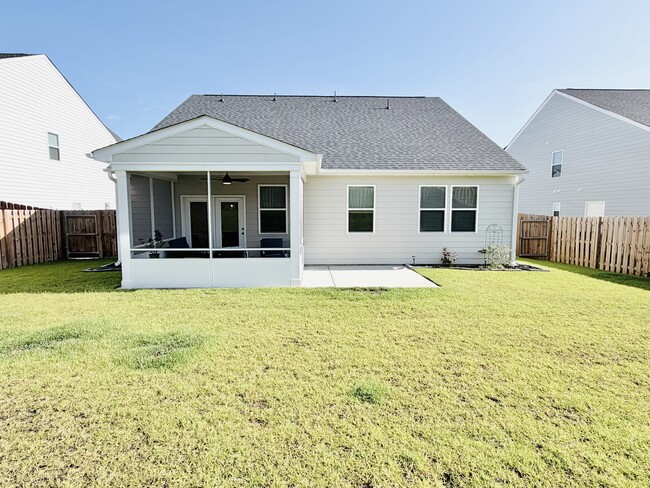 Building Photo - 667 Honeydew Dr