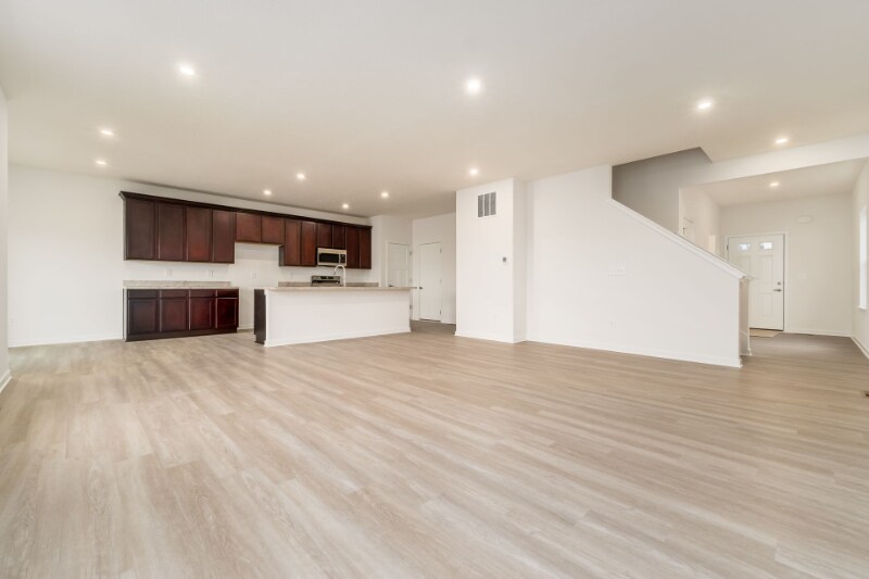 Building Photo - 2816 Horsham Dr