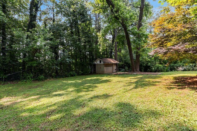 Building Photo - Charming 1950's Ranch w/ Modern Upgrades a...