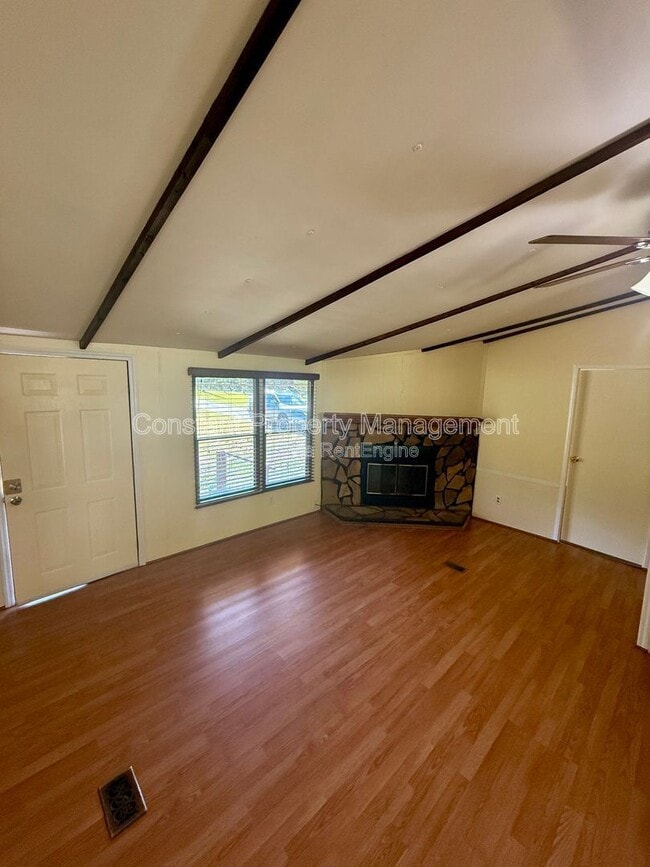 Building Photo - 491 Johnny Cut Rd